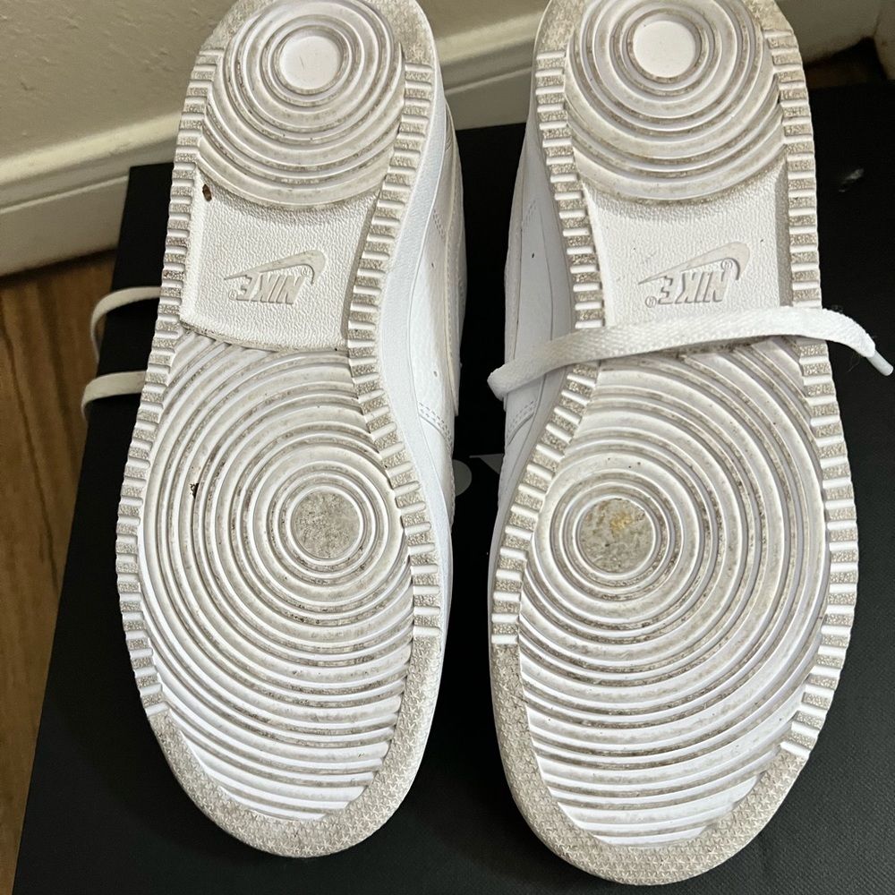 Size 7 1/2 white Air Force one
